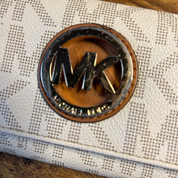 Michael Kors wallet - Picture 6 of 6